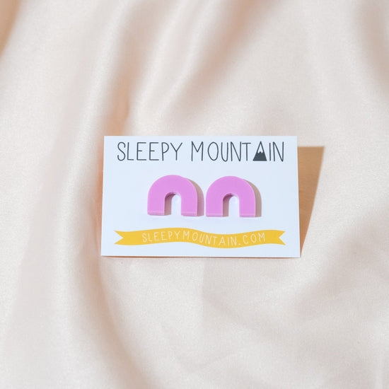 Sleepy Mountain Mini Arch Stud Earrings - Lilac